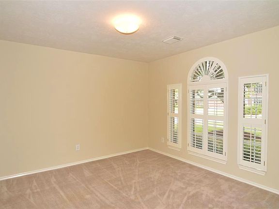 3rd image of 509 Meadow Bend Dr