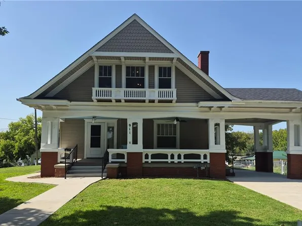 911 N Main St, Carrollton, MO 64633