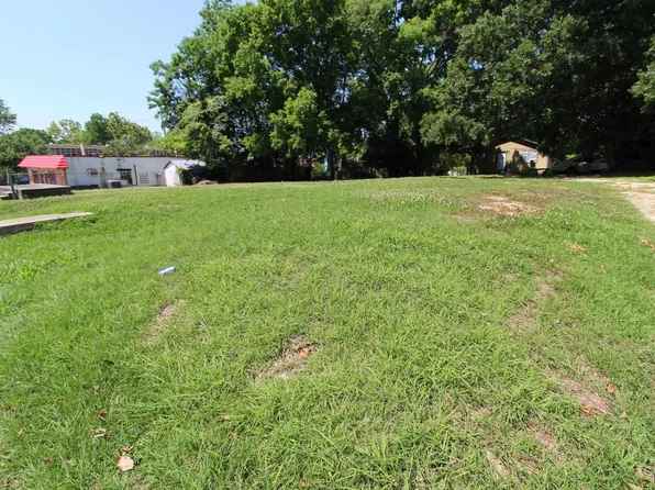 2144 Thomas H Delpit Dr, Baton Rouge, LA 70802