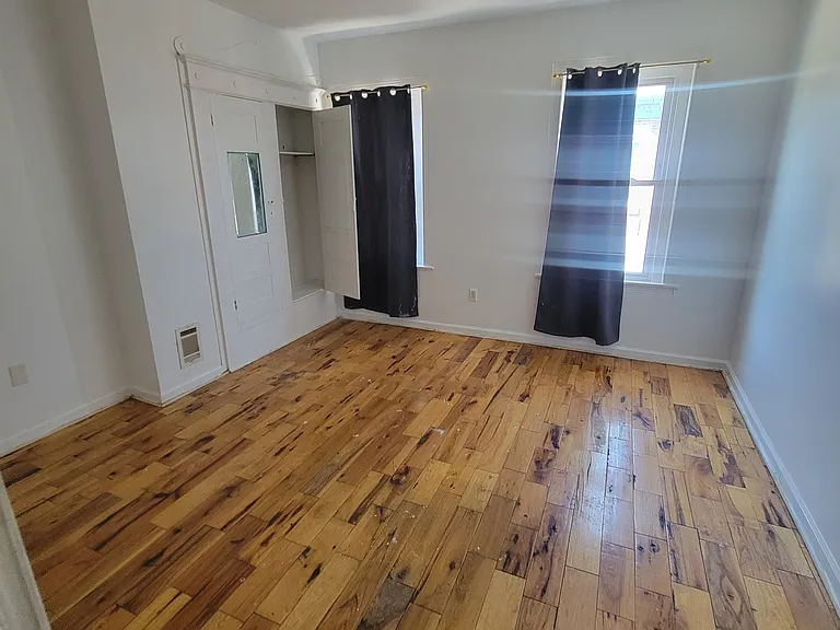 808 E Madison St — Photo 7