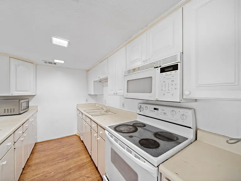 9521 Windswept Ln #9521 — Photo 9