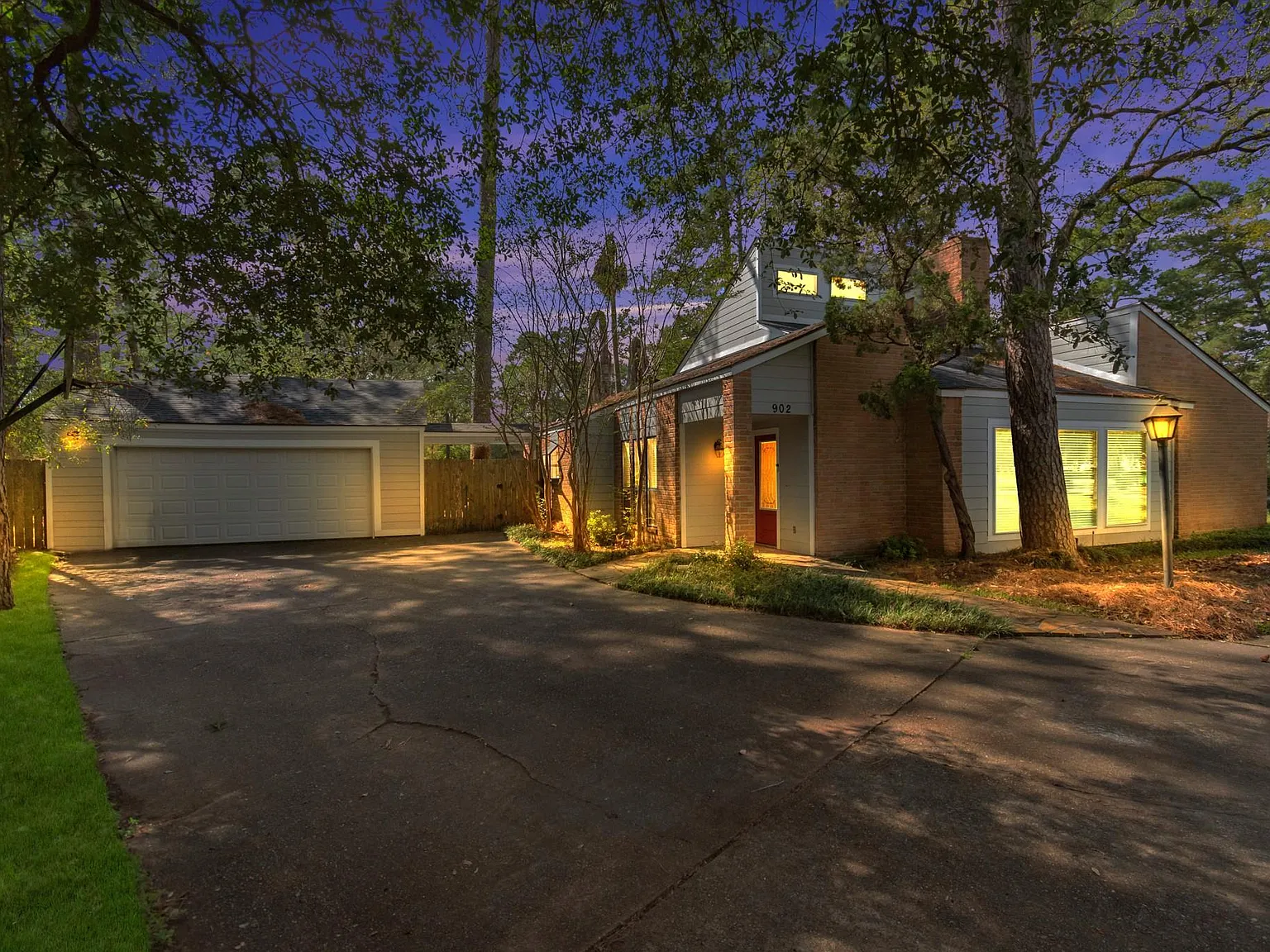 6 bed, 2.5 bath, 2556 sqft, $6,800 — Photo 1