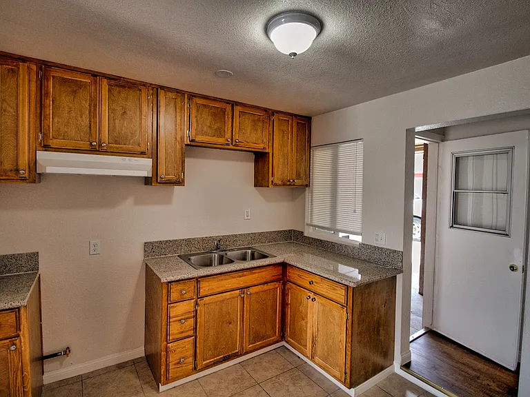 3518 Sanborn Ave #B — Photo 11