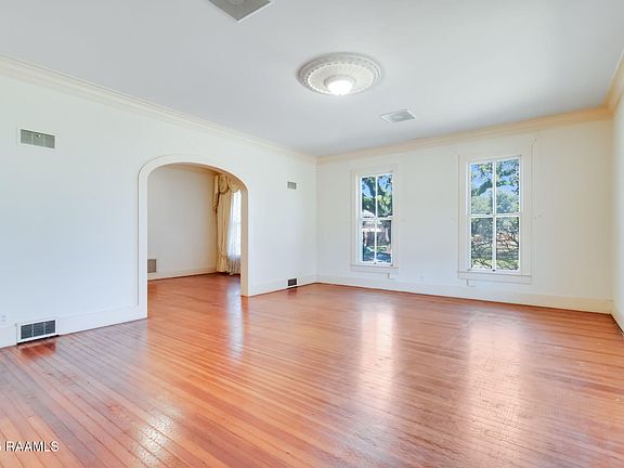 5th image of 325 N Avenue L