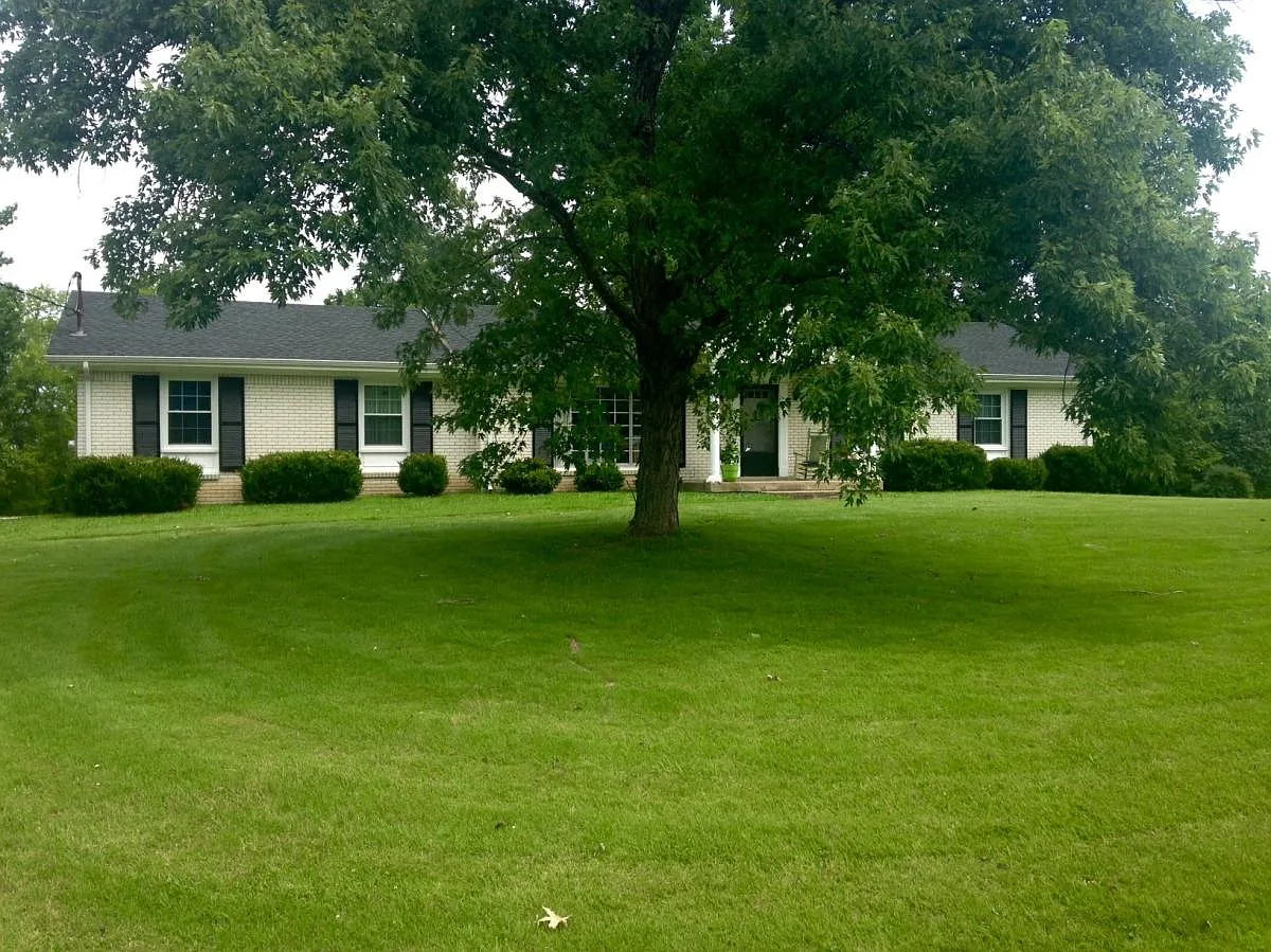 Building Photo - 1211 Clearview Dr