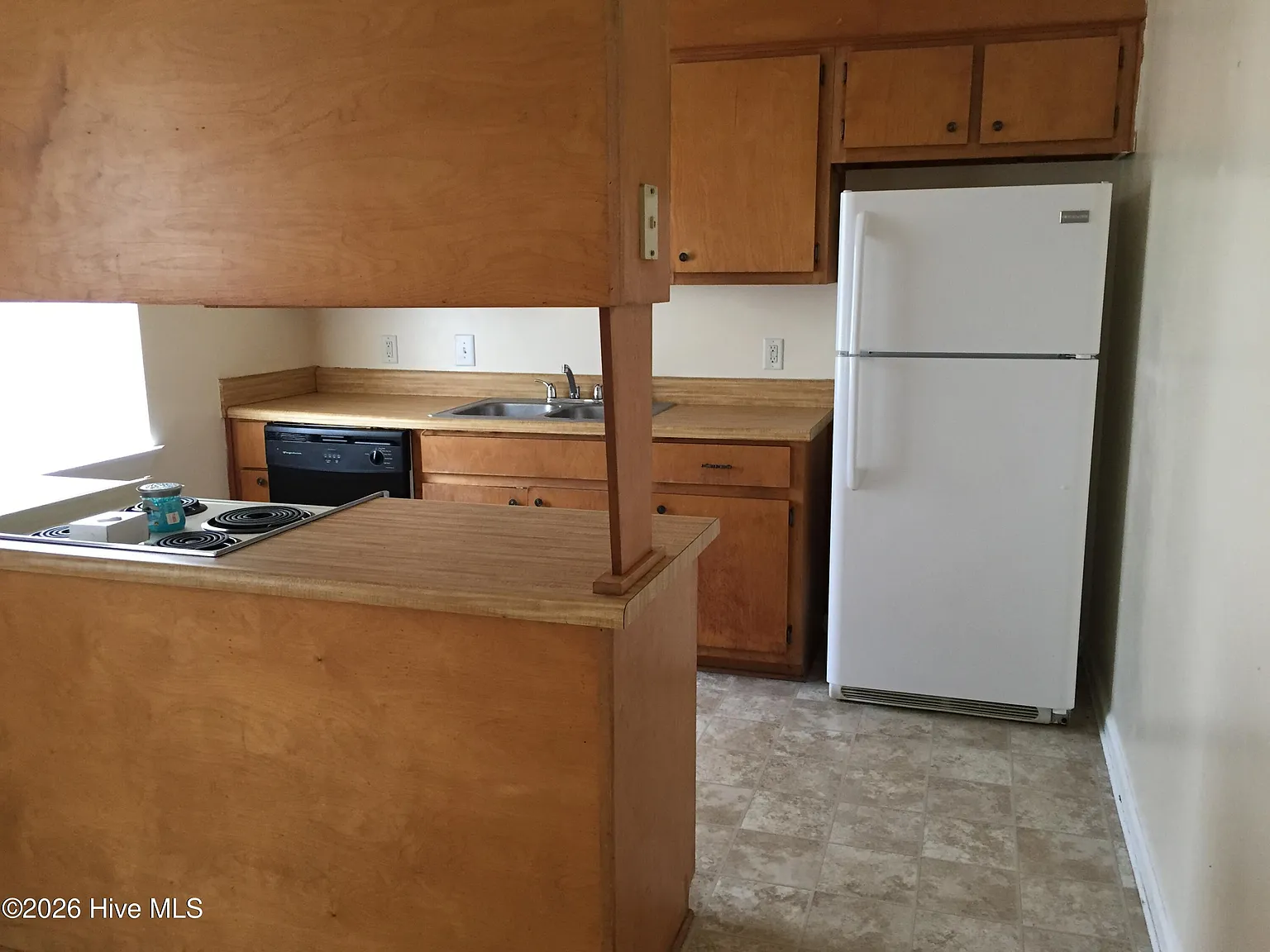 3 bed, 1.0 bath, 1216 sqft, $1,100 — Photo 4