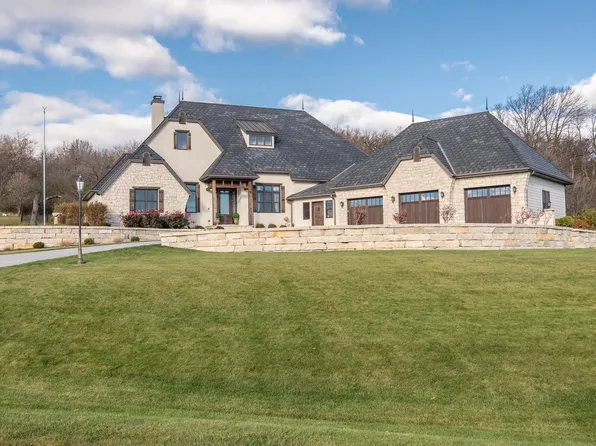 S98W33270 Genevieve DRIVE, Mukwonago, WI 53149