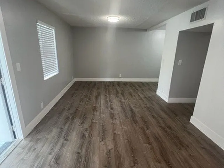 2500 Johnson St — Photo 30