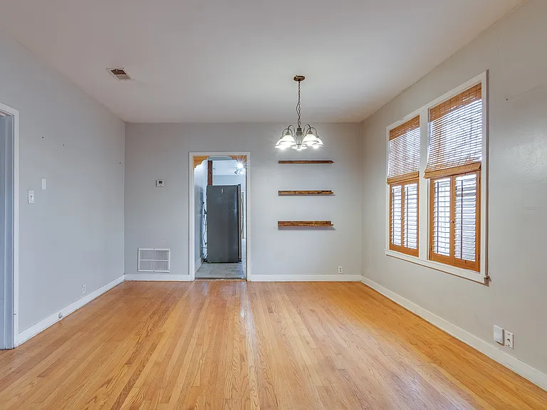 2293 Jackson Ave — Photo 6