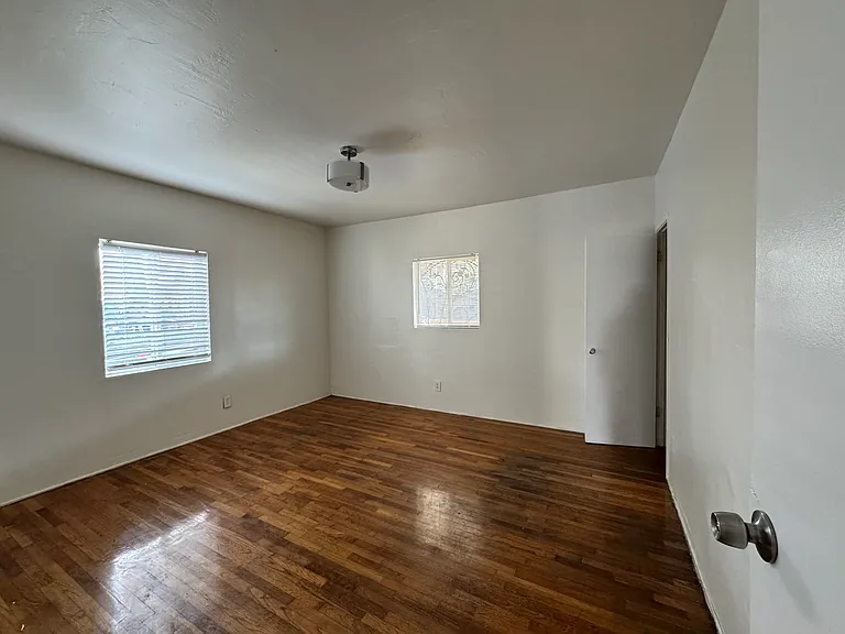 3863-67 Franklin Ave #3865 — Photo 12