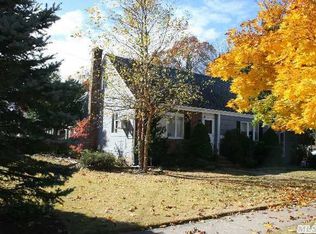 2 Van Buren St, Massapequa Park, NY 11762