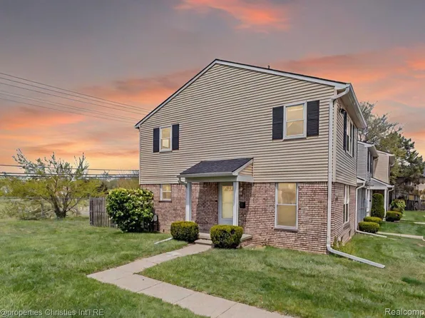 37063 Brynford Dr, Clinton Township, MI 48036