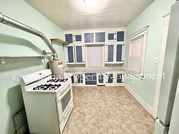 2nd image of 1436-1438 S Warren St #1436-1/2