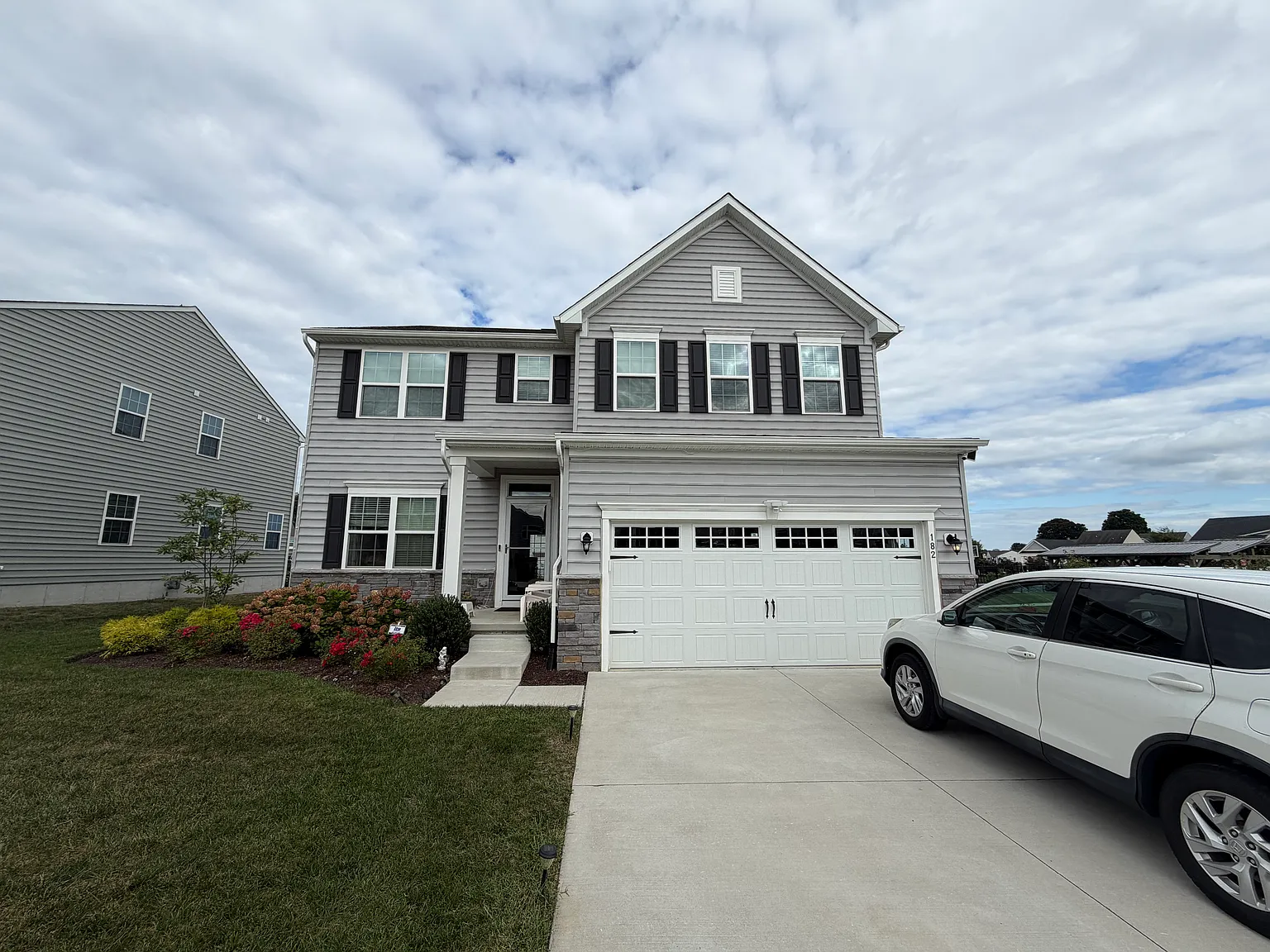 4 bed, 2.5 bath, 3571 sqft, $3,799 — Photo 2