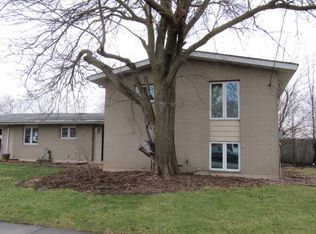 1533 S Pointe Dr, Rantoul, IL 61866