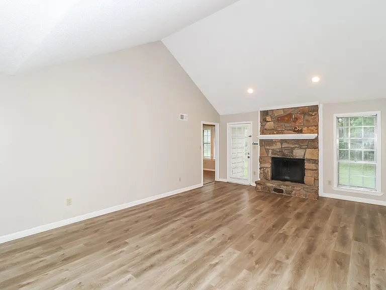6049 Lawnhill Dr — Photo 5
