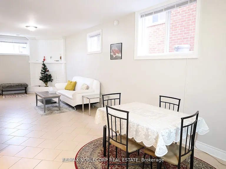 5 Twinberry Cres #LOWER — Photo 5