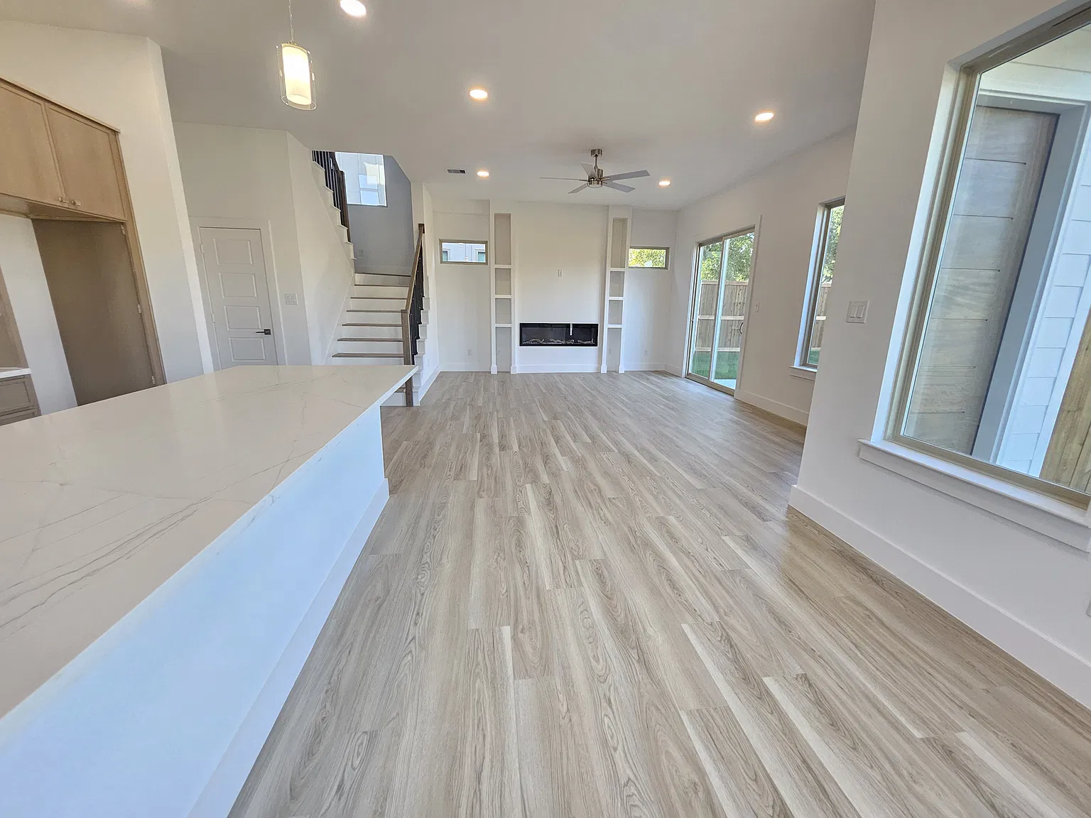 4 bed, 2085 sqft, $3,650 — Photo 4