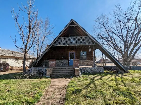 301 N 8th St, Clinton, OK 73601