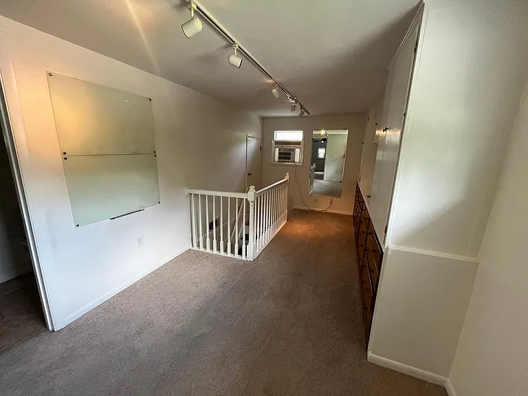 1005 E Wylie St — Photo 19