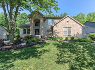 40724 Kingsley Ln, Novi, MI 48377