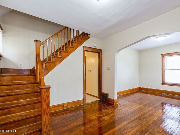 Great space for your dining room table!