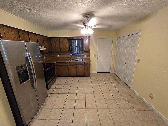 2nd image of 1020 Dude St