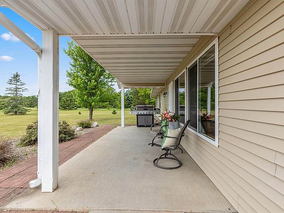2nd image of 1044 Prairiewood Dr SW