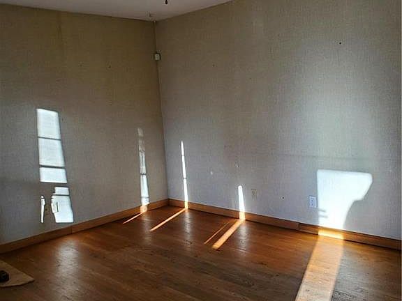 5th image of 11425 Jackson Ave