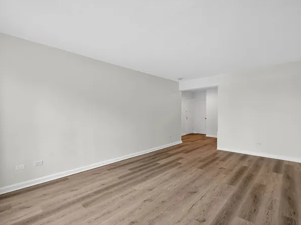 7520 Ridge Boulevard image 13 of 21