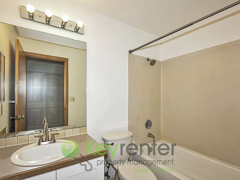 6042 Fauntleroy Way SW — Photo 10