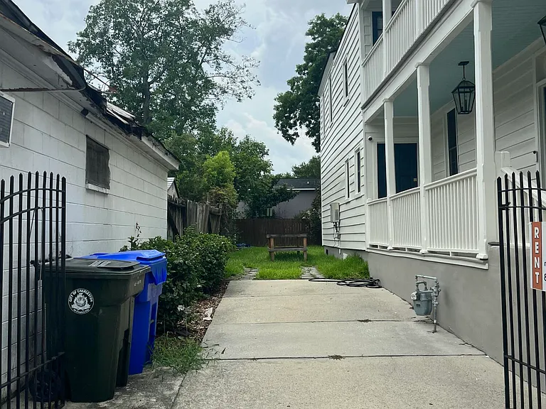 49 America St — Photo 2