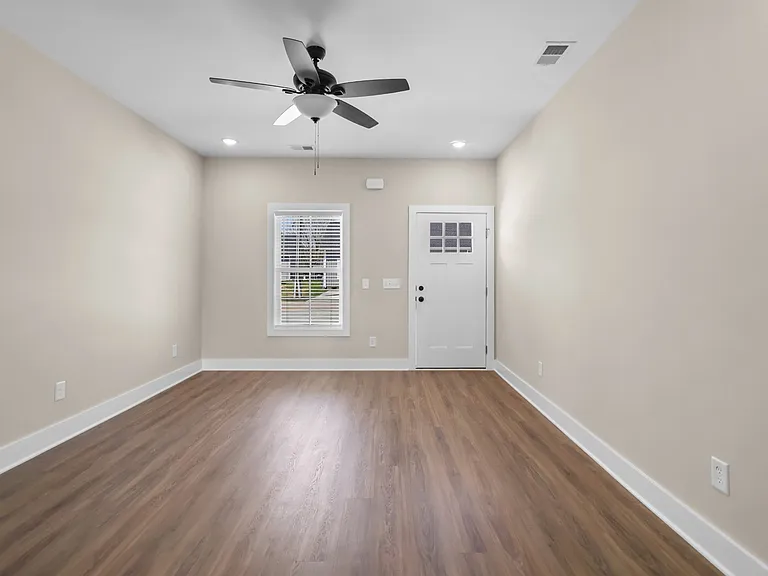 1003 Oak St #A — Photo 11