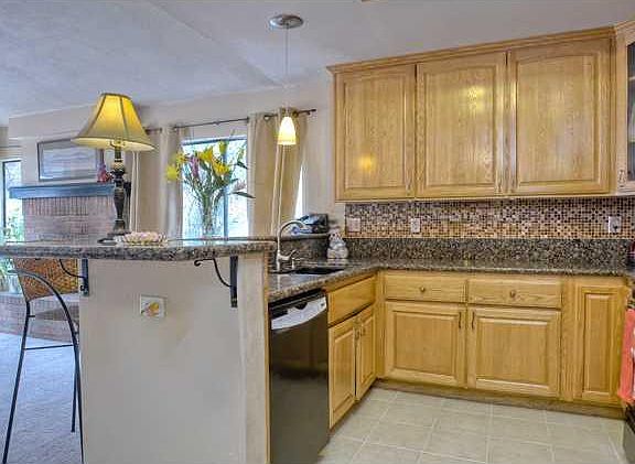 3rd image of 9052 Truman St