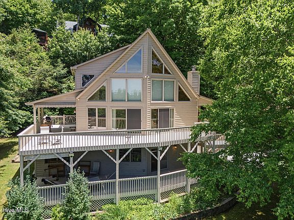 4th image of 820 Chimney Ridge Drive