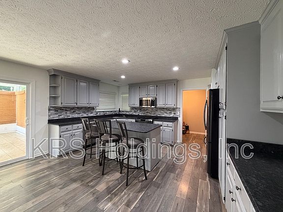 3rd image of 20 Henrys Fork Dr