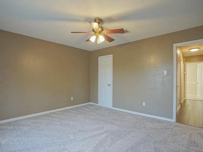 2108 Lakeway Dr — Photo 42