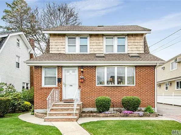 208 Rockaway Pkwy, Valley Stream, NY 11580