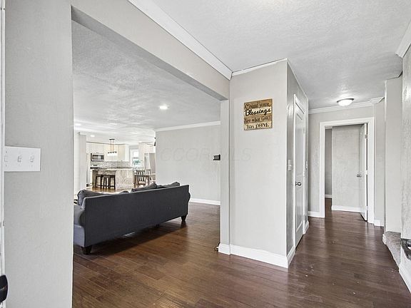 4th image of 1144 Spring Valley Rd