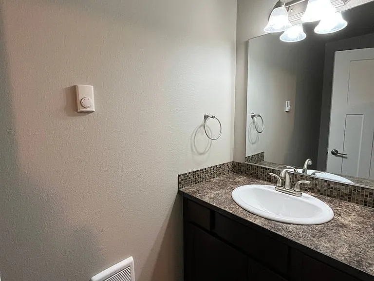 2328 Verona St #101 — Photo 7