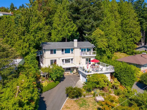 4964 Lochside Dr, Saanich, BC V8Y 2E4