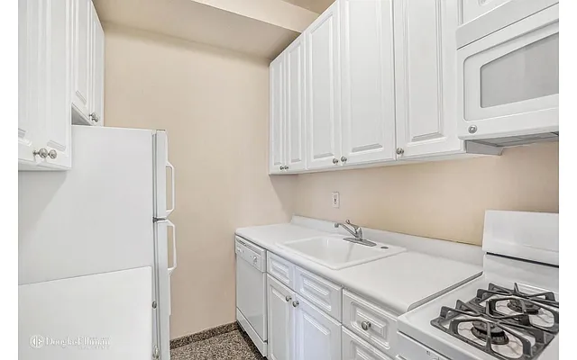 Rented by Douglas Elliman | media 14