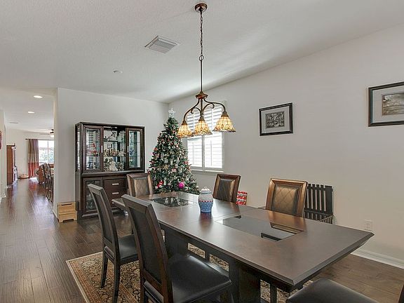 HUGE FORMAL DINING ROOM