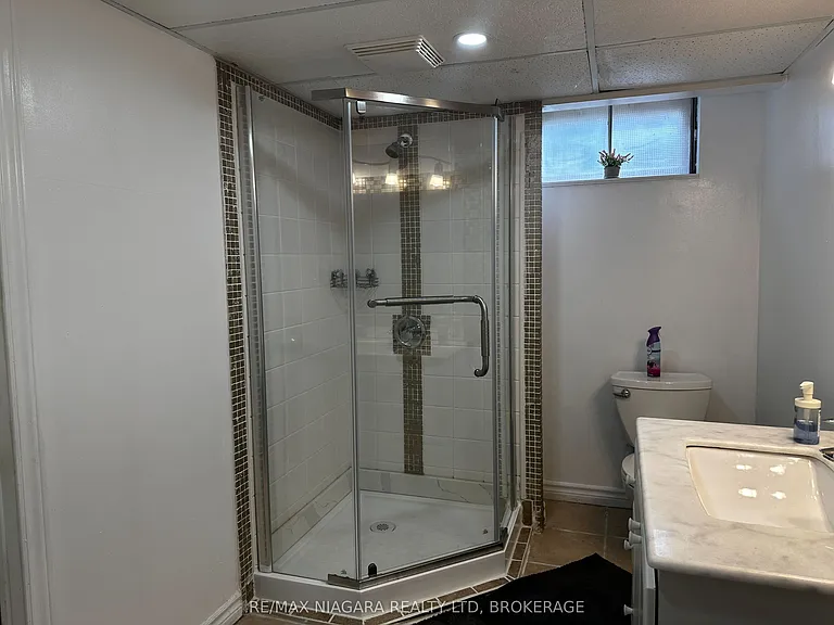 43A Beachaven Dr #LOWER — Photo 8