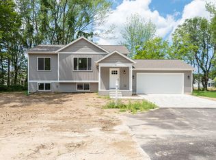 116 E 40th St, Holland, MI 49423