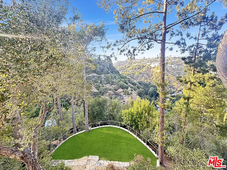 8265 Mannix Dr — Photo 19