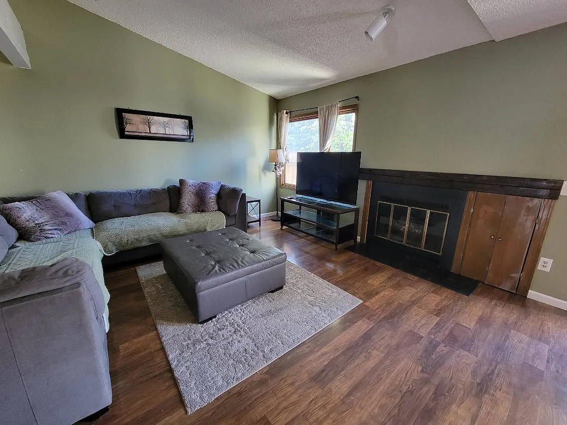 2 bed, 1.5 bath, 1033 sqft, $2,350 — Photo 2