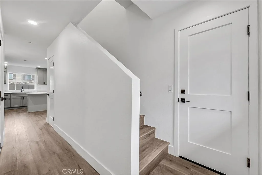 3 bed, 2.5 bath, 1298 sqft, $2,995 — Photo 3