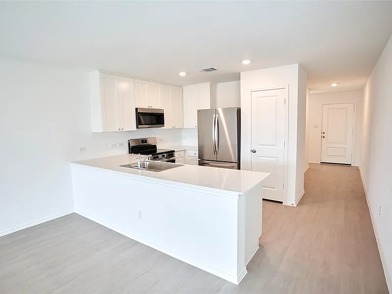 360 Brannigan Dr — Photo 3