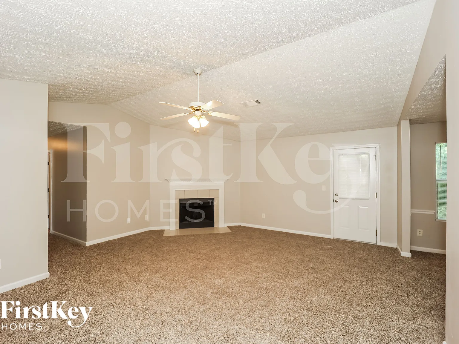 3 bed, 2.0 bath, 1276 sqft, $1,810 — Photo 4